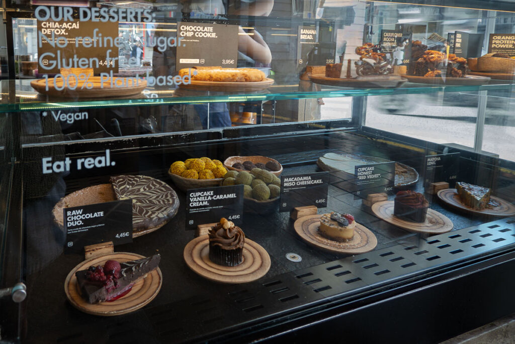 several desserts options like chocolate and cheesecake from Honest Greens Valencia