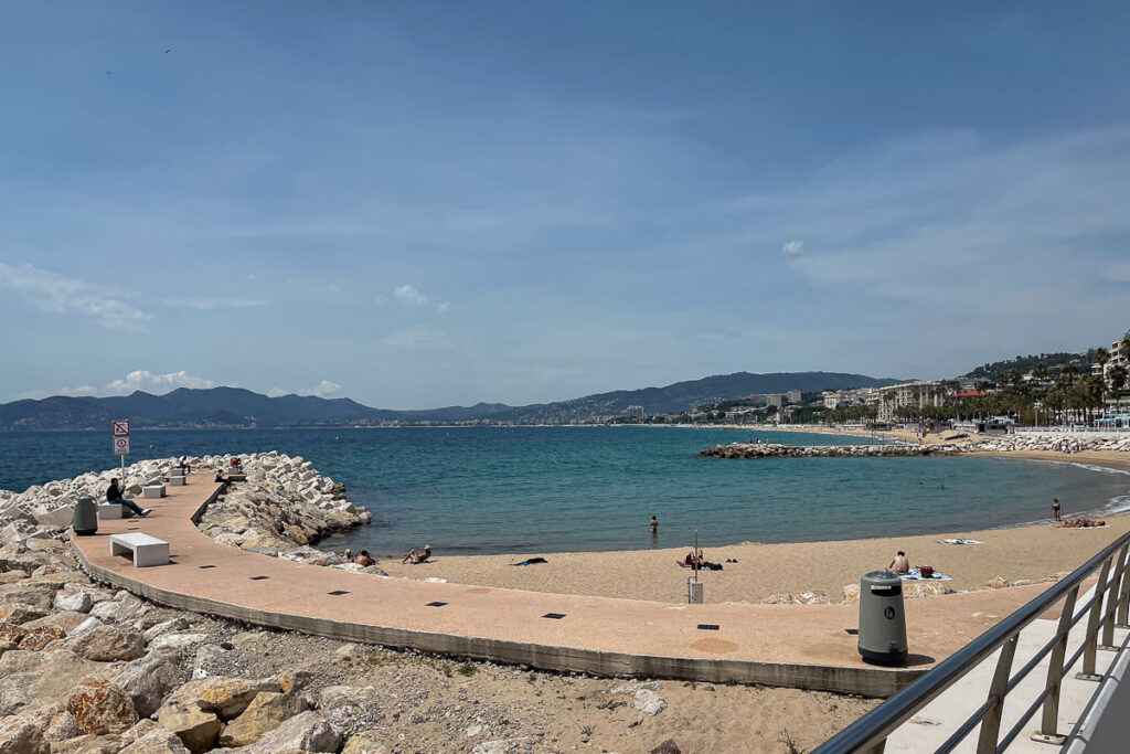 cruise port Cannes public beach