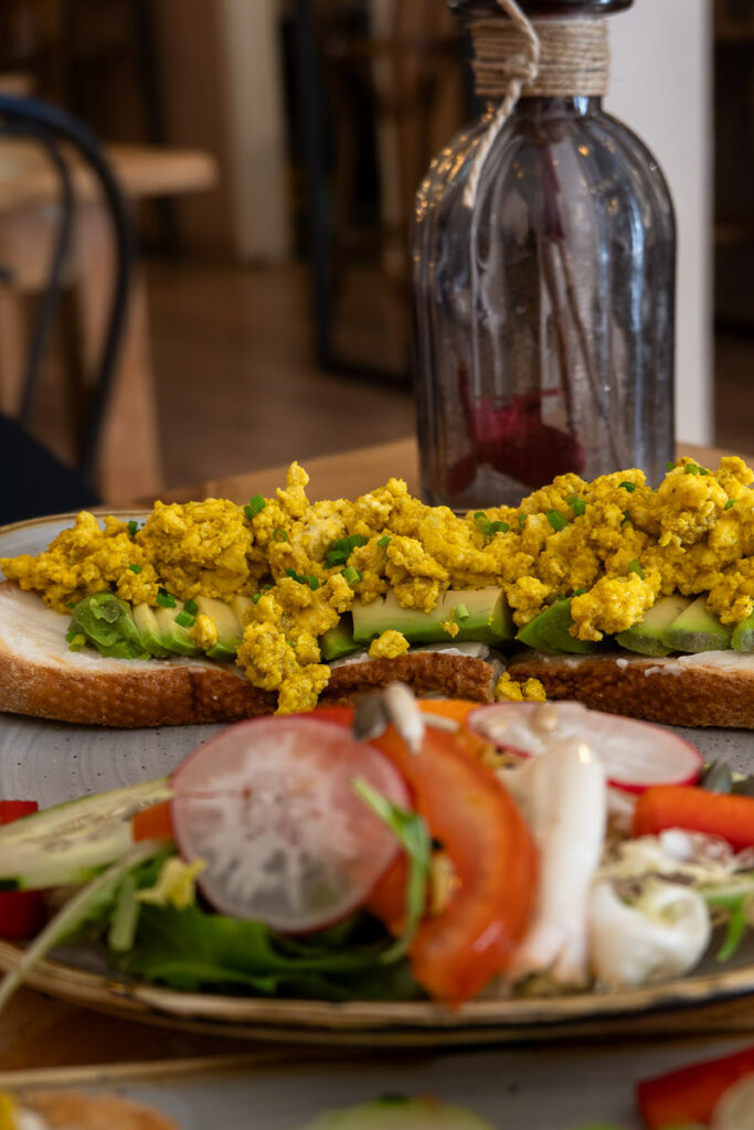gluten-free tostada con revuelto vegano from Cafe Floh a vegan breakfast in Barcelona