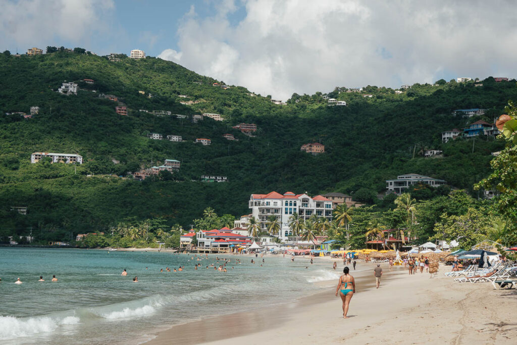 cane garden bay crowd when cruise ship is in Tortola cruise port