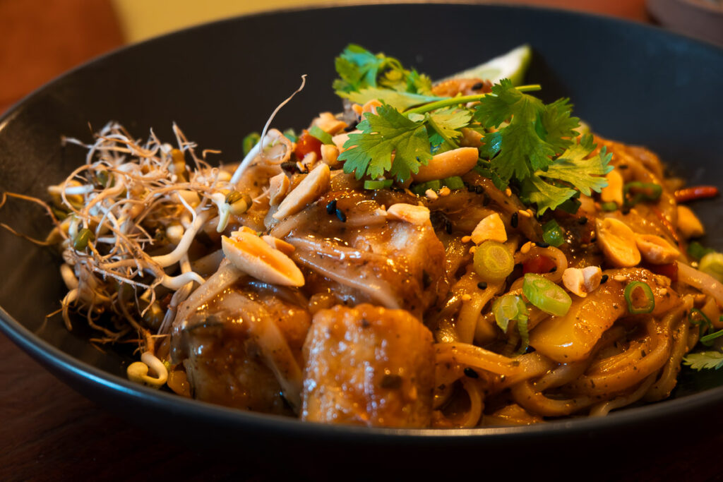 vegan pad thai and gluten free from terrestre cocina compasion