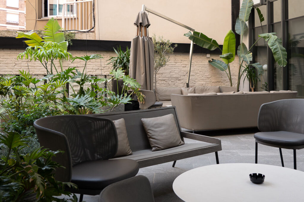 hotel Occidental Diagonal 414 courtyard