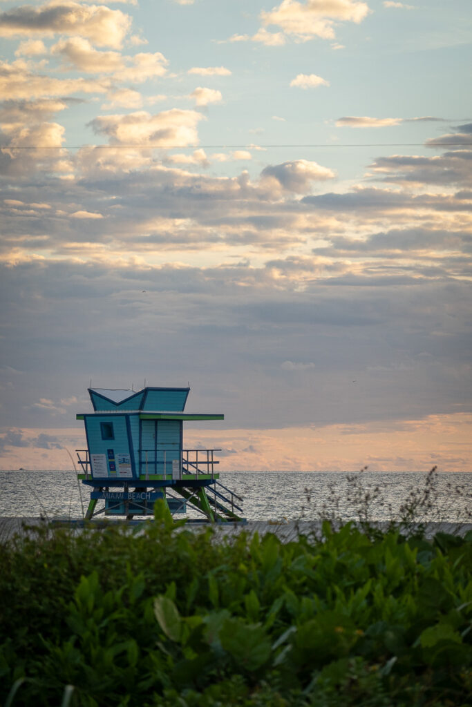 blue lifeguard tower from beaches in south beach miami which is one of the spot to visit in the one day in miami itinerary