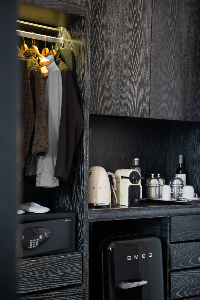 superior room closet hotel Brown Central Lisbon