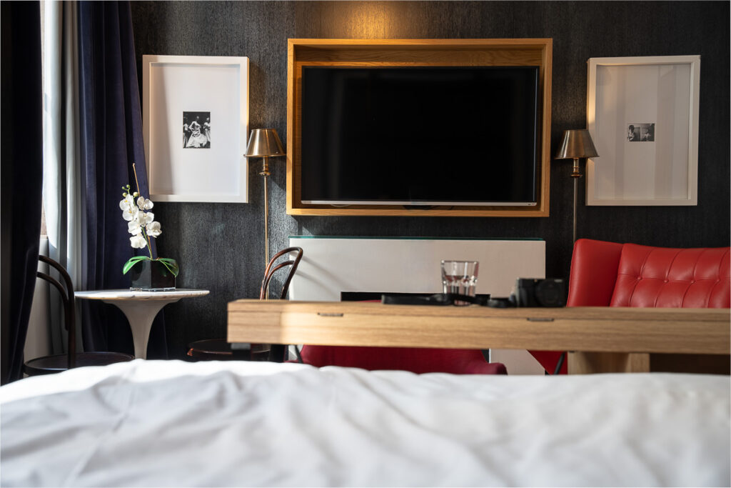 Hotel Brown Central Lisbon superior room tv area