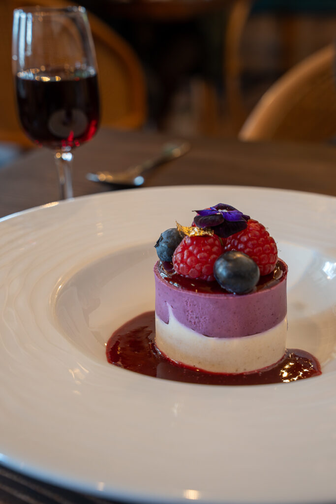 berry cheesecake vegan and glass of ginja from Kong Food Made with Compassion Lisbon