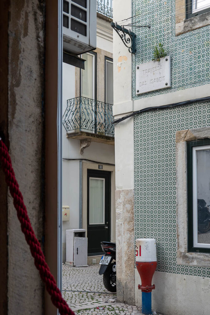 Travessa Das Isabeis street in Lisbon Nearby Lisbon structures with tiled façades