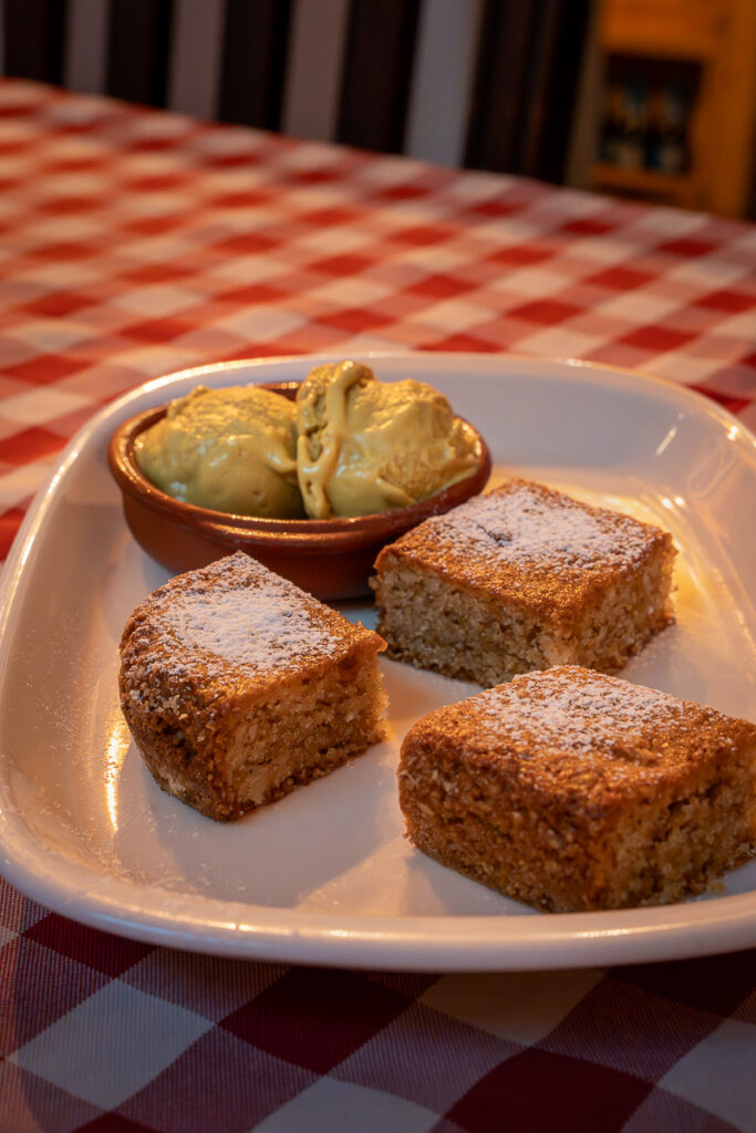 vegan cake from Al Sanpietrino Trattoria a vegan restaurant in Lisbon