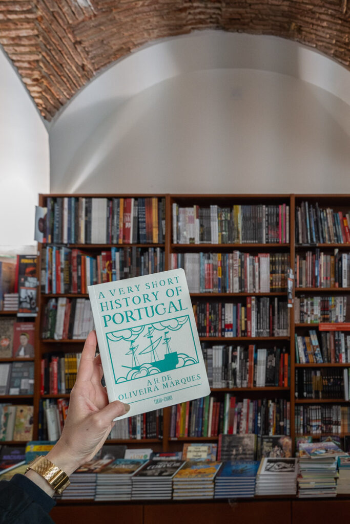 A Very Short History of Portugal Book AH de Oliveira Marques Livraria Bertrand Lisbon