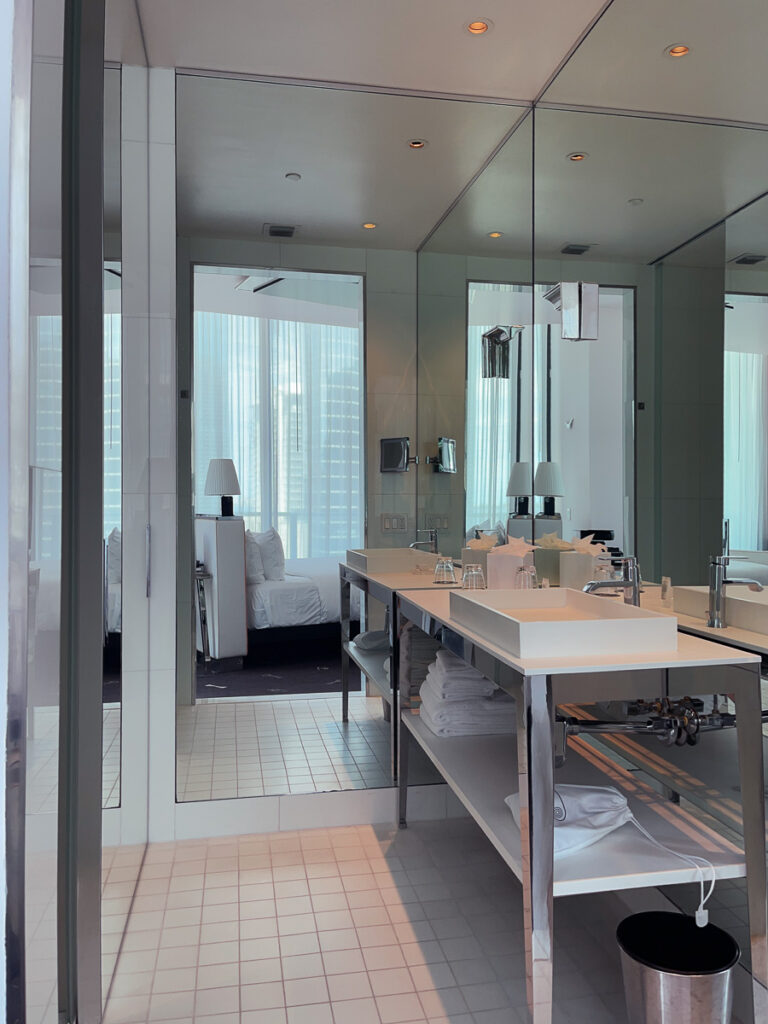 Hotel Dua Miami Premier Balcony King Bathroom