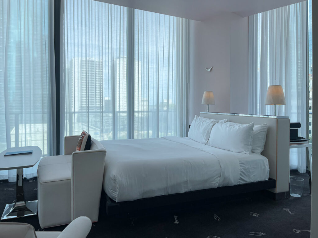 Hotel Dua Miami Premier Balcony King Bed During the Day