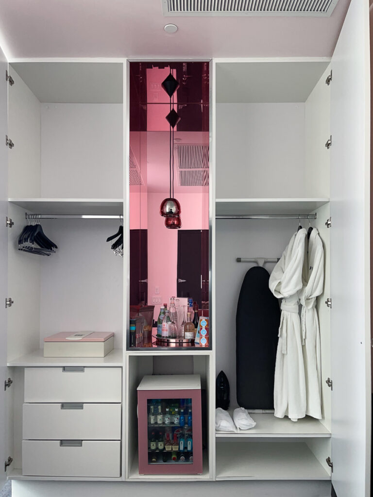 Hotel Dua Miami Premier Balcony King Closet Storage Maker