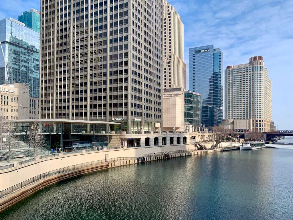 Chicago River Apple Store See Chicago in 3 Days